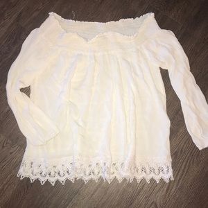 White collarbone Lacey shirt